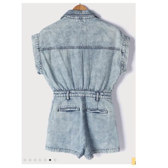 Blank NYC Light Wash Denim Short Sleeve Romper LARGE NWT - Picture 3 of 16